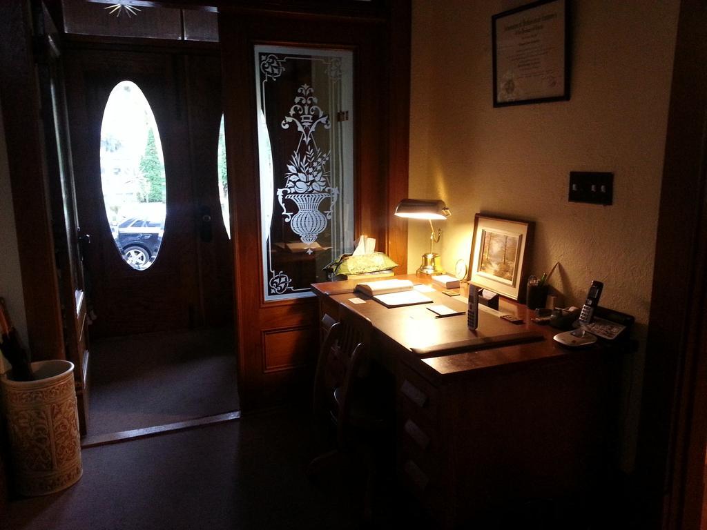 Le Petit Chateau Montebello B&B Eksteriør bilde