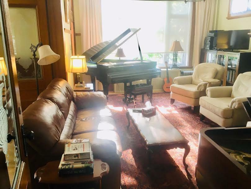 Le Petit Chateau Montebello B&B Eksteriør bilde