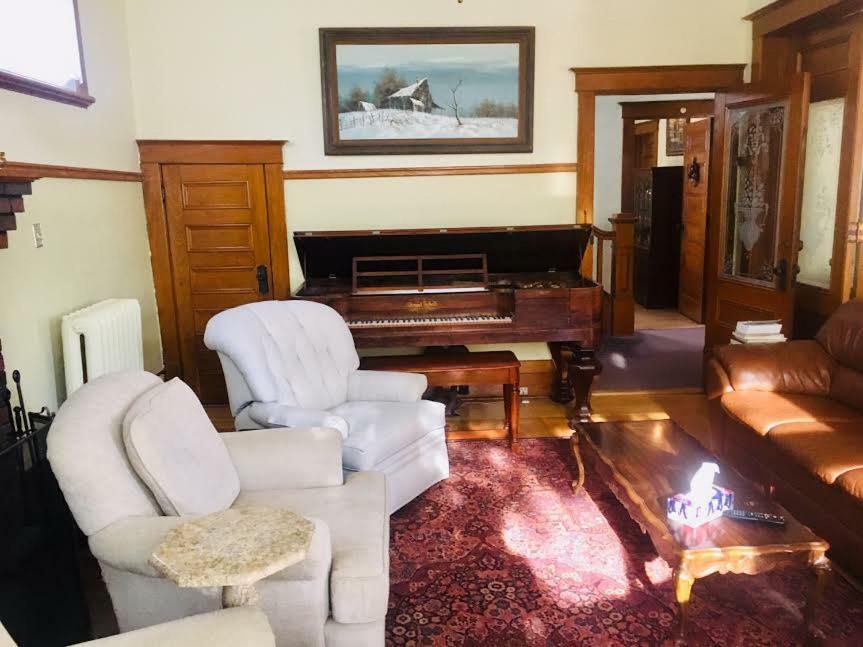 Le Petit Chateau Montebello B&B Eksteriør bilde